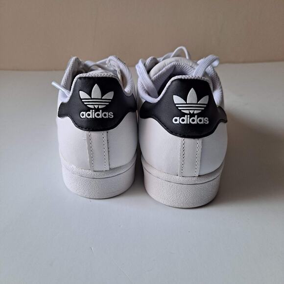 NWB Adidas Kids Unisex Original Superstar Shoes FU7712 Size 6.5 White Black